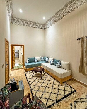 Living area - Adorable 1-bedroom hotel suite with AC in fes (fes)