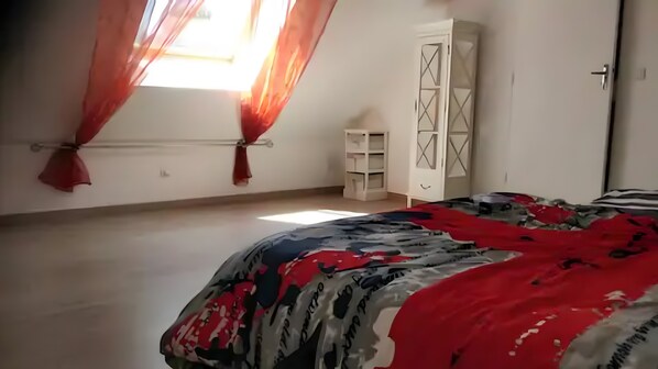 WiFi, bed sheets