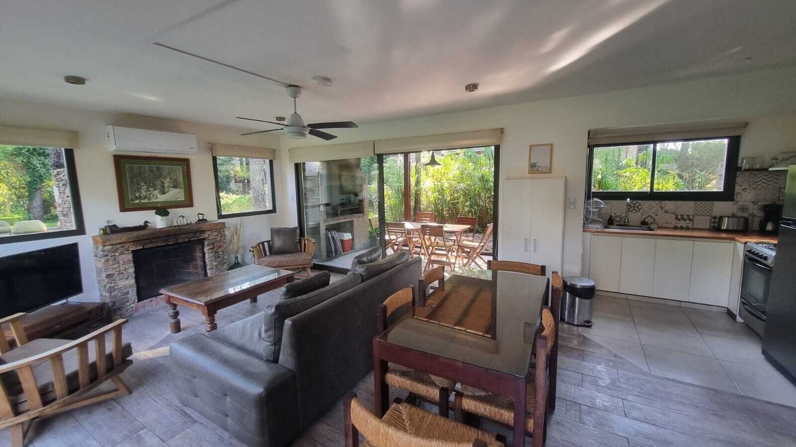 Cabin, 2 Bedrooms | Dining room