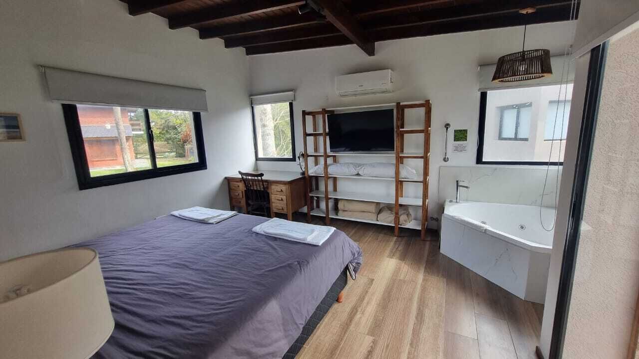 Cabin, 1 Bedroom | In-room safe, blackout curtains, free WiFi, individually decorated