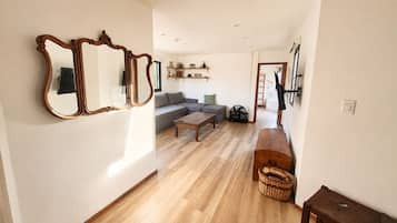 Cabin (Unit 7) | Living area