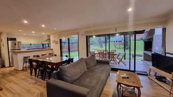 Cabin, 1 Bedroom | Living area