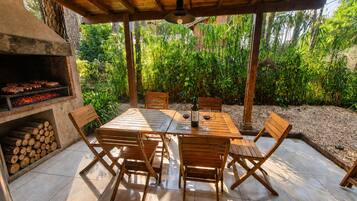 Cabane, 2 chambres, bain à remous, vue jardin | Terrasse/Patio