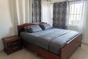 Iron/ironing board, WiFi, bed sheets - Serene 3-Bedroom In Kuottam Estate Oyarifa (Accra) 20 Minutes To Aburi Gardens ! (Oyarifa)