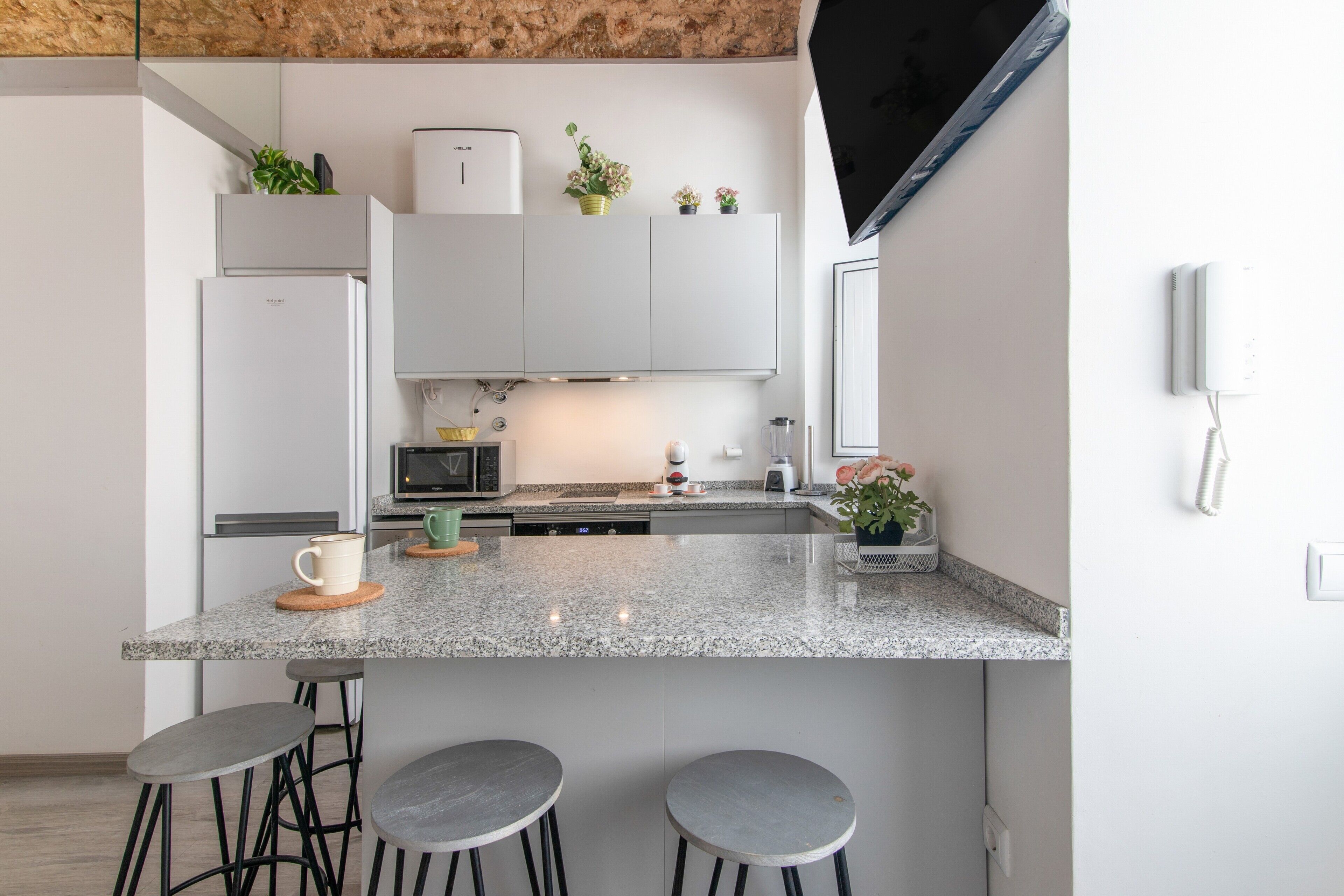 Refrigerador, microondas, horno y parrilla de estufa 