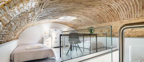 1 bedroom, bed sheets