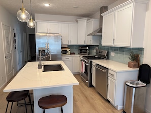 Fridge, microwave, oven, stovetop - Newly built Bear Lake Family Hideaway Cottage / Kid and Small dog friendly! (Kalkaska)