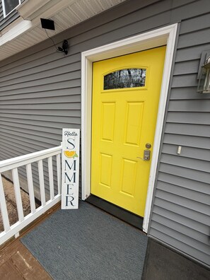 Exterior detail - Newly built Bear Lake Family Hideaway Cottage / Kid and Small dog friendly! (Kalkaska)