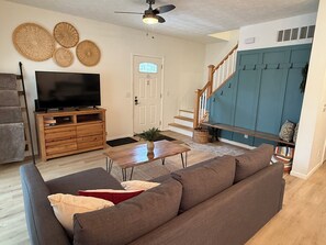 Smart TV, books - Newly built Bear Lake Family Hideaway Cottage / Kid and Small dog friendly! (Kalkaska)