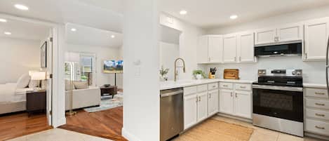 Condo, 1 cama King size, patio, vista al jardín (Cowboy Cottage) | Cocina privada