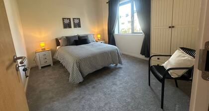 House Sleeps 6 With Parking