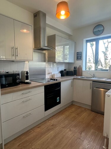 House Sleeps 6 With Parking