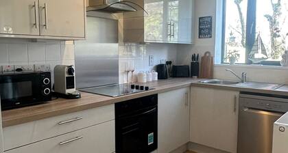 House Sleeps 6 With Parking