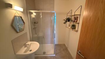 Combined shower/bathtub, deep-soaking bathtub, towels