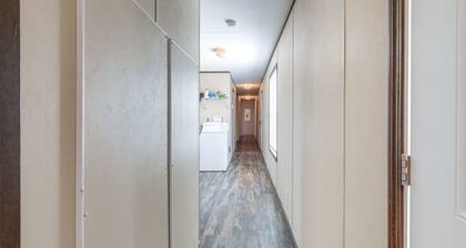 Remote McCamey Retreat w 5 En-Suite Baths