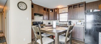 Remote McCamey Retreat w 5 En-Suite Baths