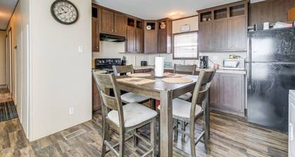 Remote McCamey Retreat w 5 En-Suite Baths