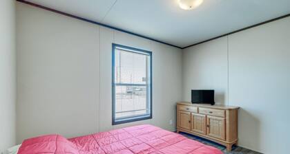 Remote McCamey Retreat w 5 En-Suite Baths