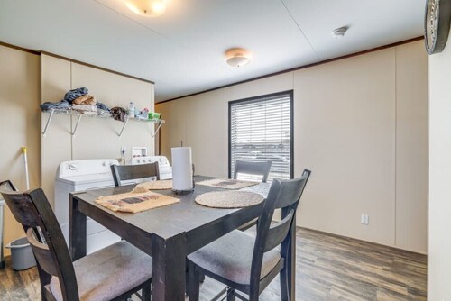 Remote McCamey Retreat w 5 En-Suite Baths