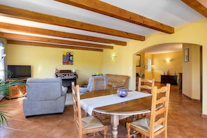 TV - Villa "& Pool in Ucel" with Private Pool, Wi-Fi, and Air Conditioning (Ucel)