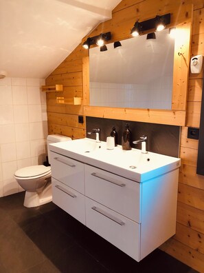 Bathroom - PRAZ SUR ARLY Chalet, 5 minutes from MEGEVE—Come experience it for yourself (PRAZ SUR ARLY,)