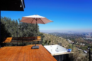 Outdoor spa tub - Mountain shelter on the way to Farellones (Santiago)
