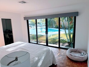 4 bedrooms, iron/ironing board, WiFi, bed sheets - Very private 3-4 Bedroom house with pool and great inside outside living (Fort Lauderdale)