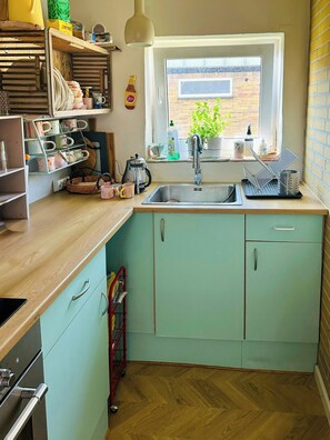 Oven, coffee/tea maker