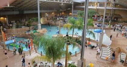 Lake Harmony Luxury Resort: Championship 27-Hole Golf, Tennis, & FlowRider