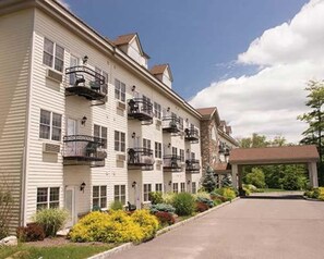 Exterior - Lake Harmony Luxury Resort: Championship 27-Hole Golf, Tennis, & FlowRider (Pennsylvania)