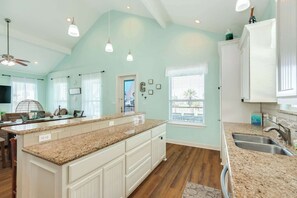 Fridge, microwave, oven, stovetop - Family-Friendly Home: Beach, Fishing & Fun! (Surfside Beach)