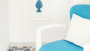 Deluxe Double Room, Terrace, Sea View | Interior