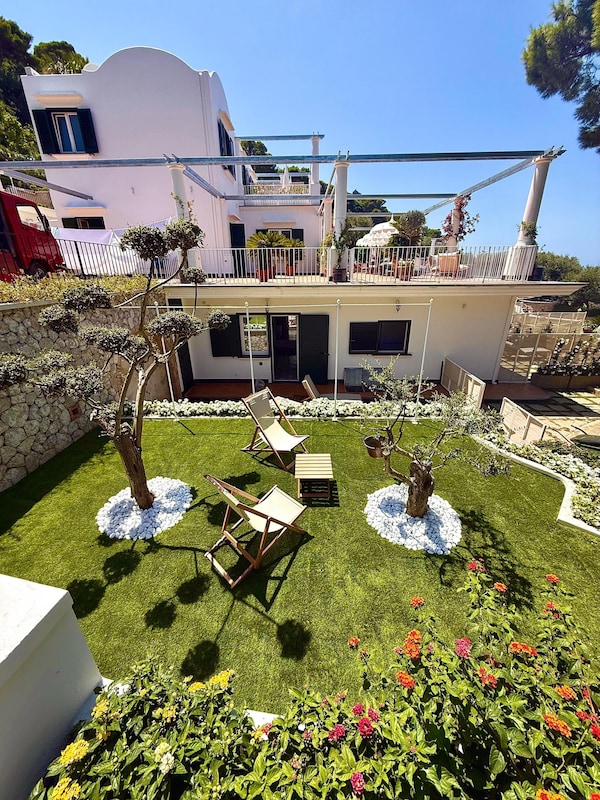 Amira Capri - Anacapri