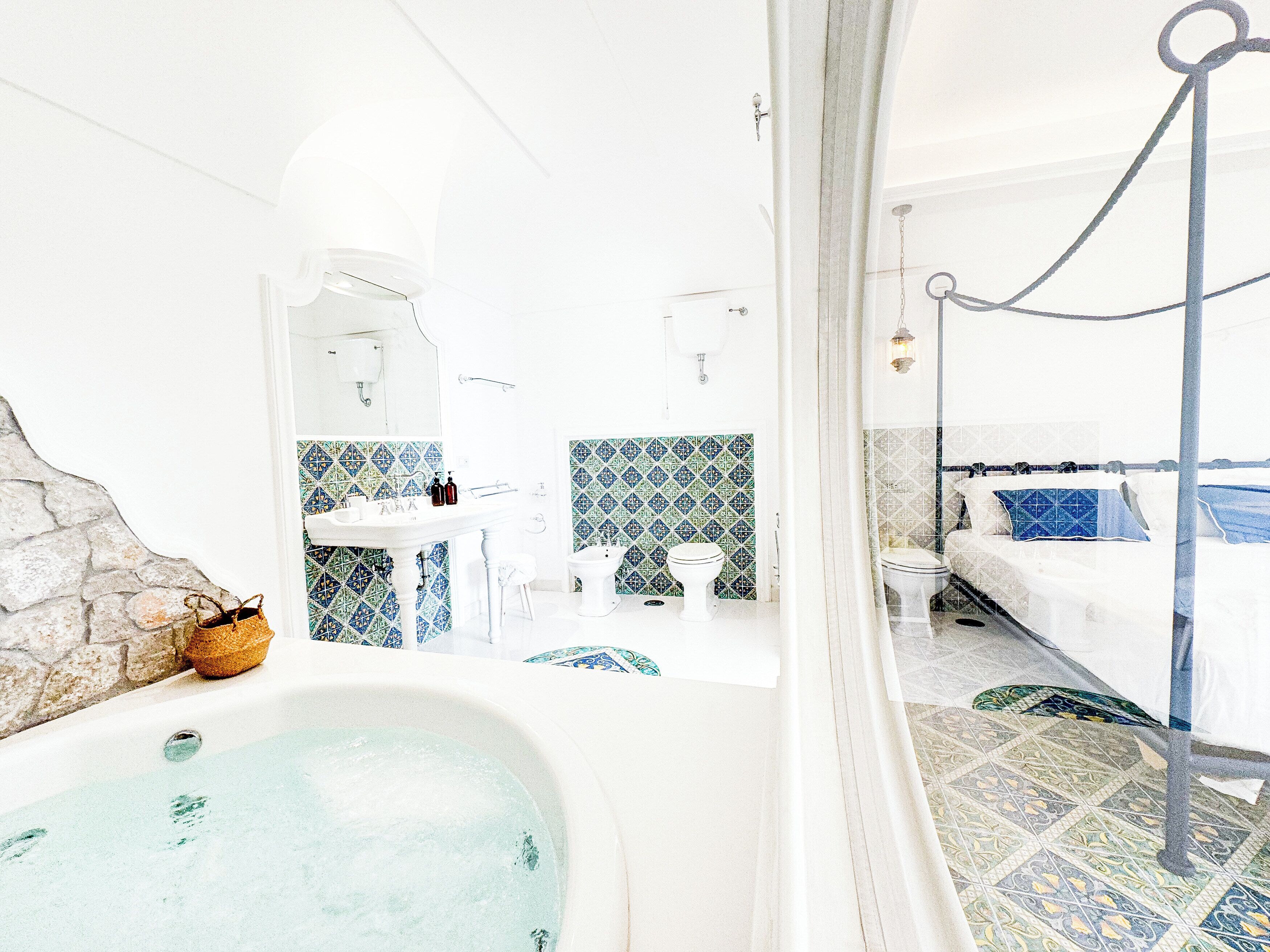 Doppia Deluxe, terrazzo, vista mare | Una cassaforte in camera, una scrivania, insonorizzazione