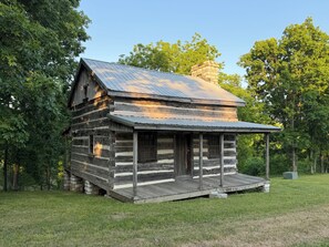 Exterior - Van Buren Village, Hot Tub, Fire Pit, Hiking, Fishing, Historic (Mount Eden)