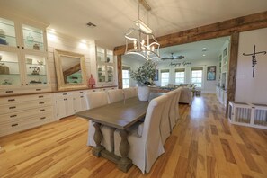Dining - Executive Estate - Serene 4-bedroom farmhouse perfect the busy Executive-Manager (Delhi)