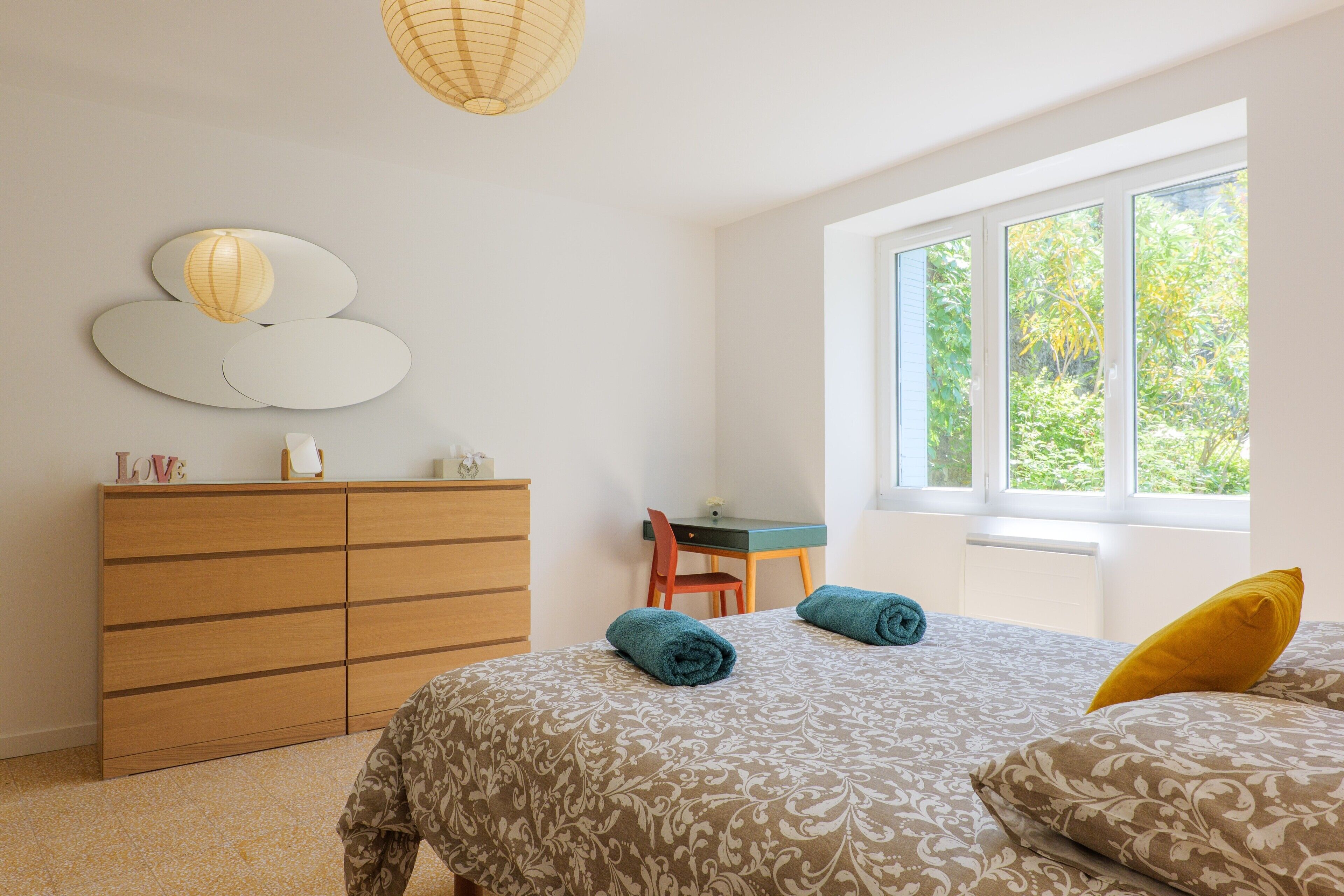 1 habitación, tabla de planchar con plancha, wifi y ropa de cama 