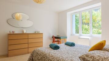 1 habitación, tabla de planchar con plancha, wifi y ropa de cama
