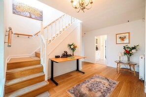 Interior - Relaxing Family Haven with Pool & Office - Pass the Keys (Leatherhead)