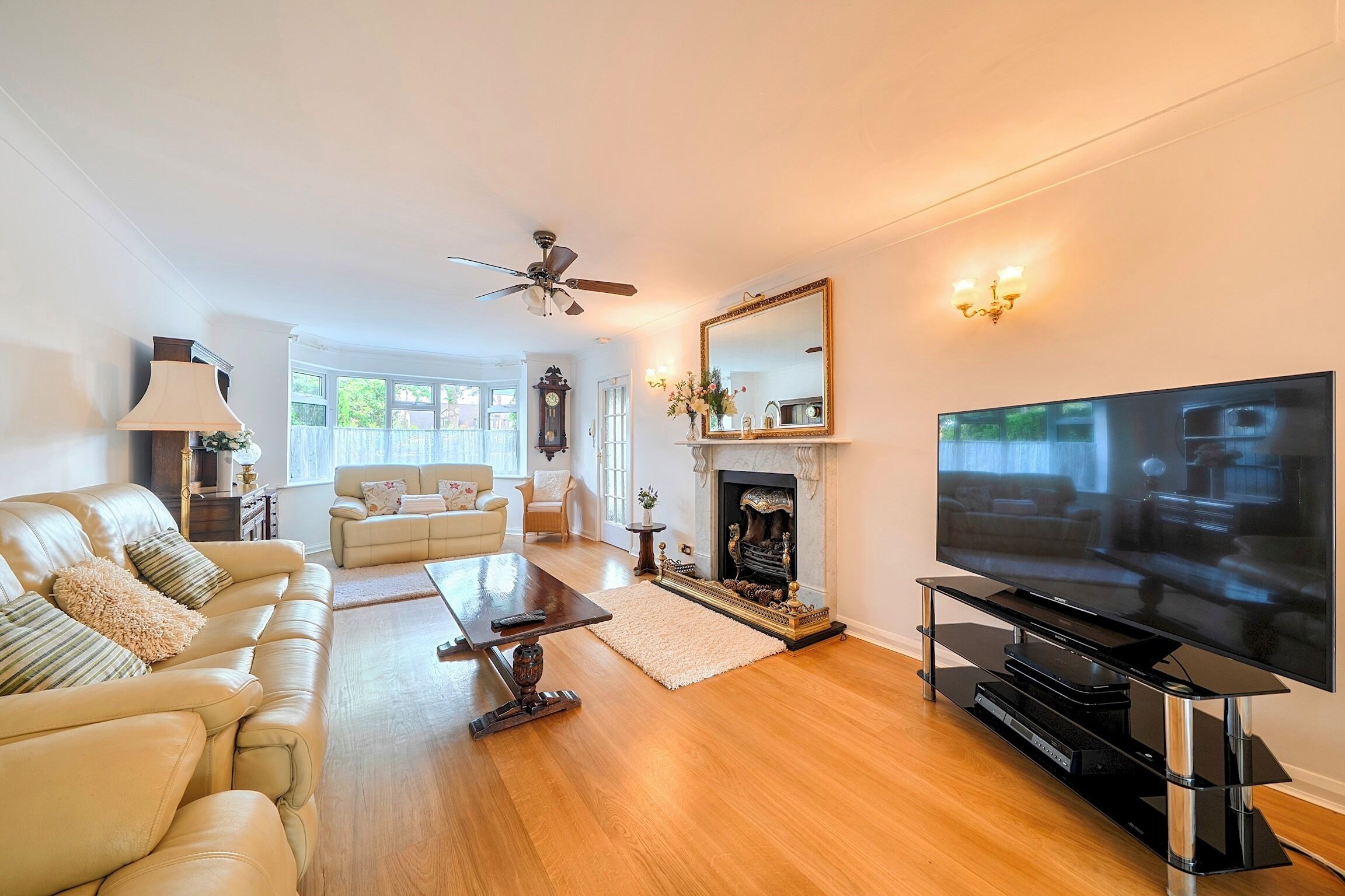 Surrey Family Haven  Office  Parking & Garden - Pass The Keys - Dorking