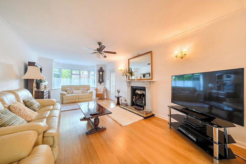 Surrey Family Haven Office Parking & Garden - Pass The Keys - Dorking