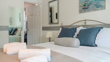 4 bedrooms, iron/ironing board, free WiFi, bed sheets