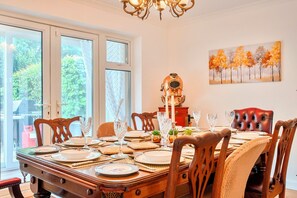Dining - Relaxing Family Haven with Pool & Office - Pass the Keys (Leatherhead)