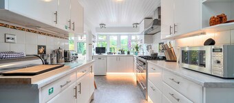 Relaxing Family Haven with Pool & Office - Pass the Keys