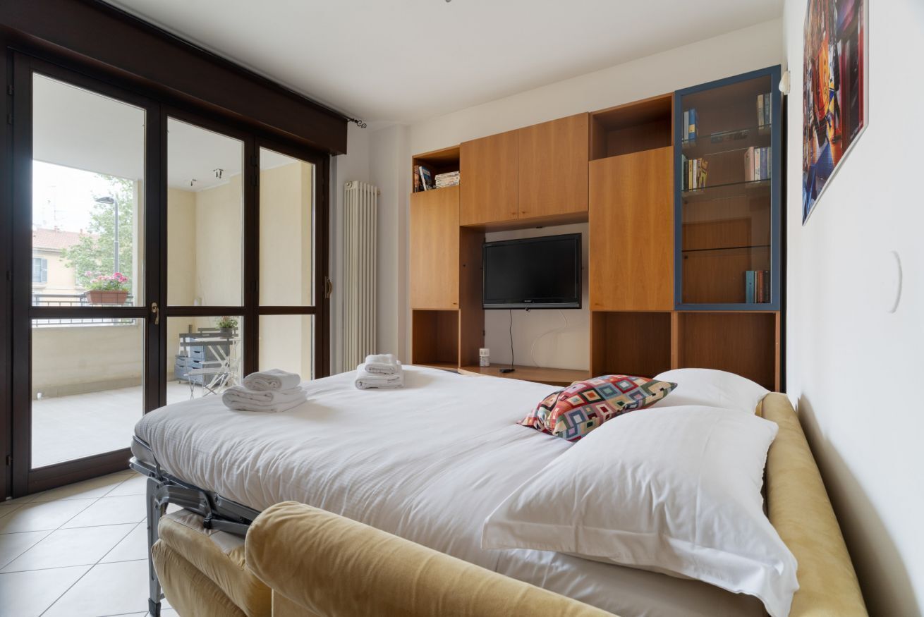 2 habitaciones y tabla de planchar con plancha 