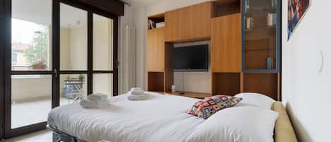 2 Schlafzimmer, Bügeleisen/Bügelbrett