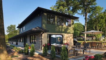 Apartment | Outdoor dining