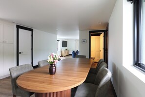 Triple Room (3 Bedroom Suite) | In-room dining