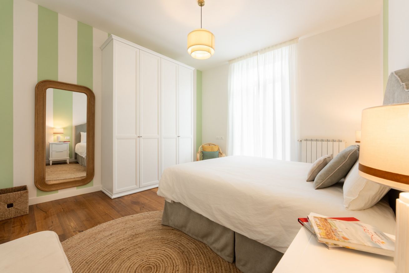 3 bedrooms, desk, iron/ironing board, WiFi (free)