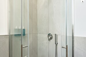 Dusche, Bidet, Shampoo